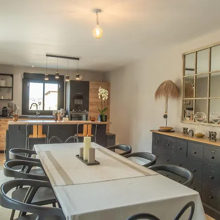 Сasa de vacaciones Splendide Bastide 4 Ch Avec Piscine Proche Uzes